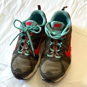 Nike AIR Women’s Alvord 8 Trail Walking Running Sneakers Shoes Gray Size 7.5